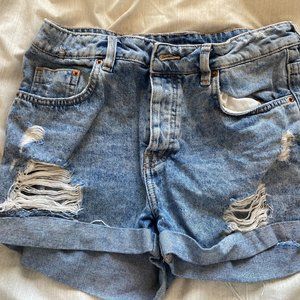 Divided women's jean shorts